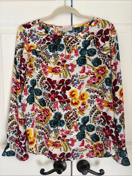 LOFT Tops - Excellent condition LOFT White Floral Long Sleeve Top